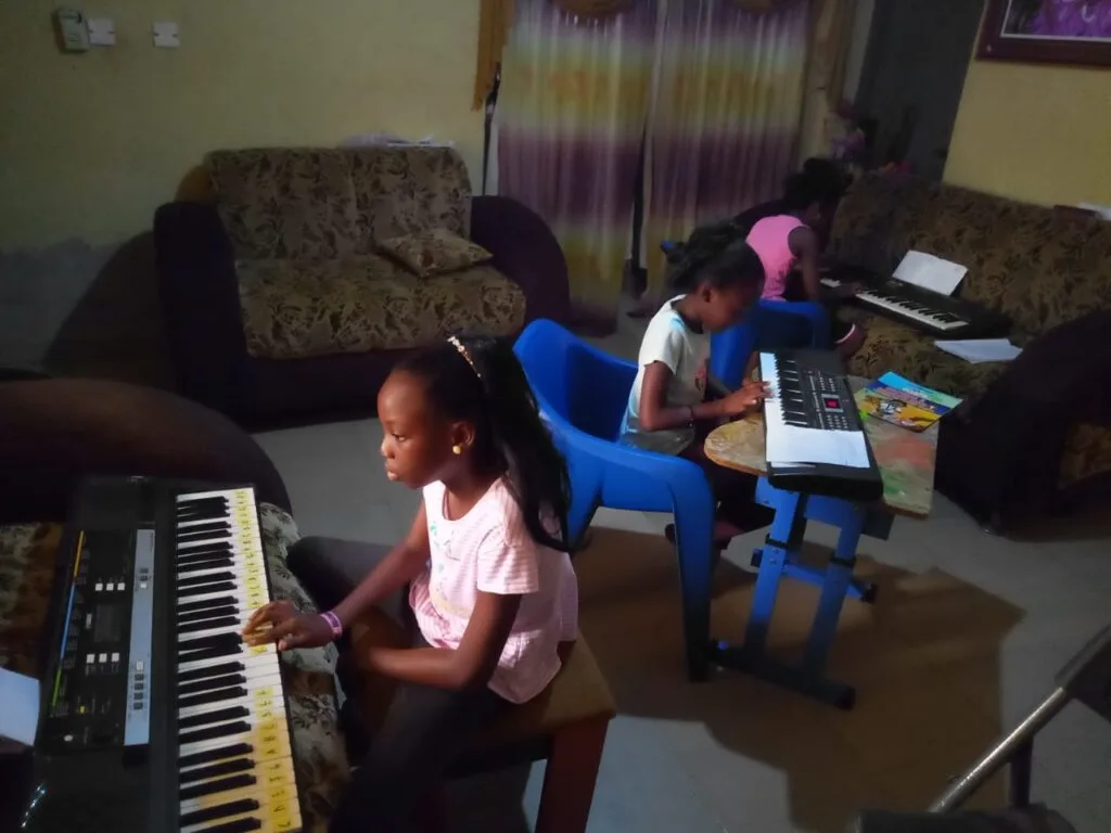 solomon-ofem-music-academy_hPJK1boi