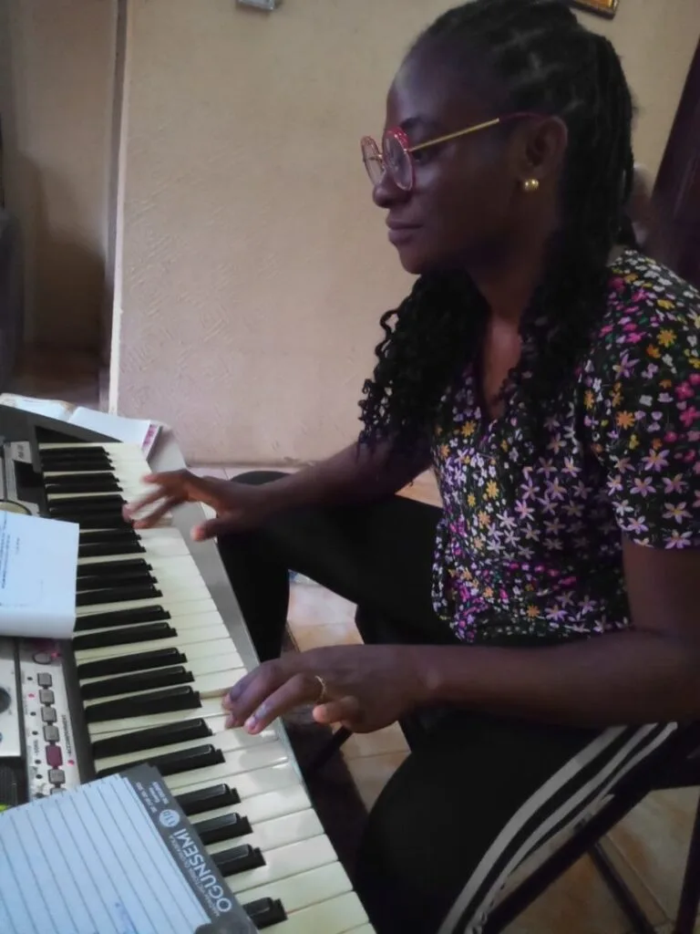 solomon-ofem-music-academy_rlPtzWHo